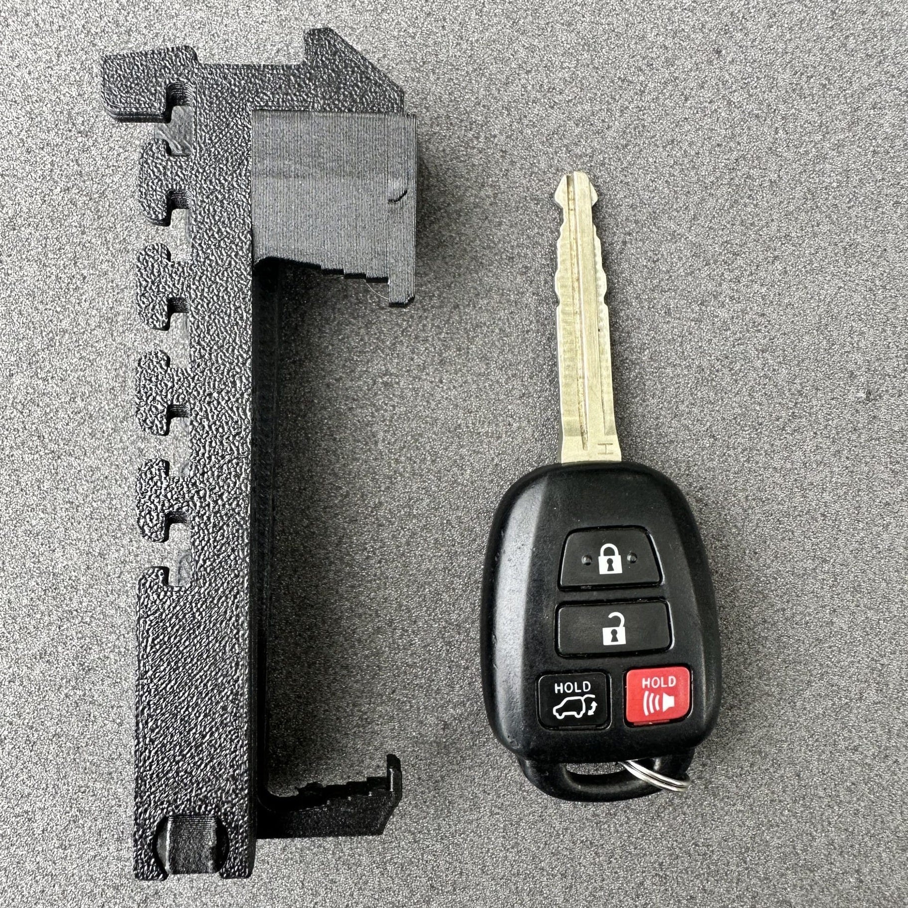 Caveman TV Smartphone Holder Adotec Gear Key Holder Accessory for Organizing Car Keys with a Standard Car Key